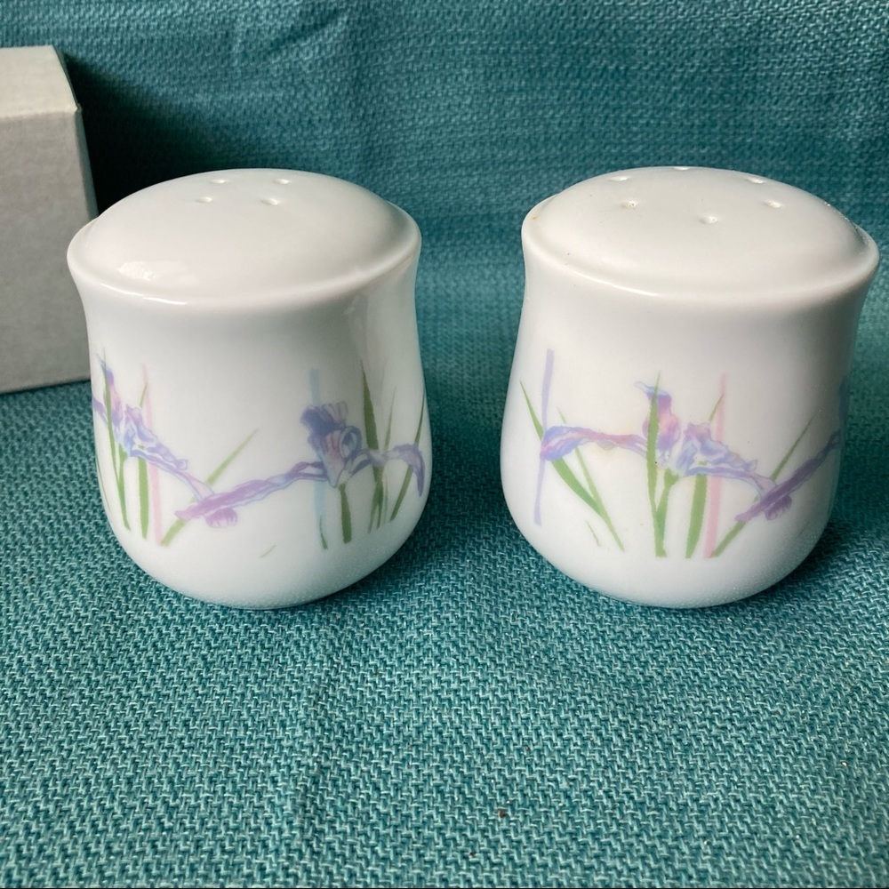 Corelle Decorated Salt & Pepper Shakers Pattern Shadow Iris Floral Design
